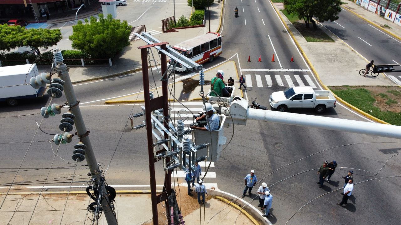 Restablecen servicio eléctrico en Av. Padilla y casco central de Maracaibo tras afectaciones por lluvias