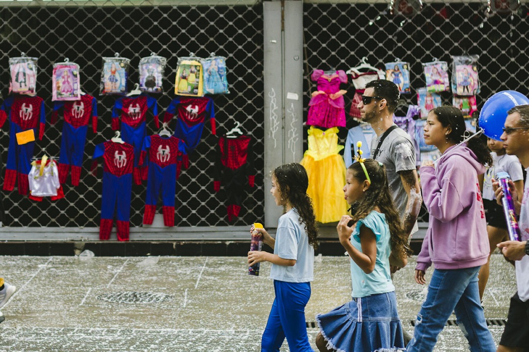 El Ministerio de Educación emite exhorto sobre el uso de disfraces de Carnaval en las escuelas