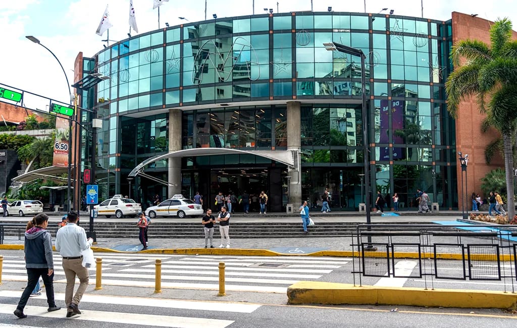 Centros comerciales aplicarán plan de ahorro eléctrico en Venezuela