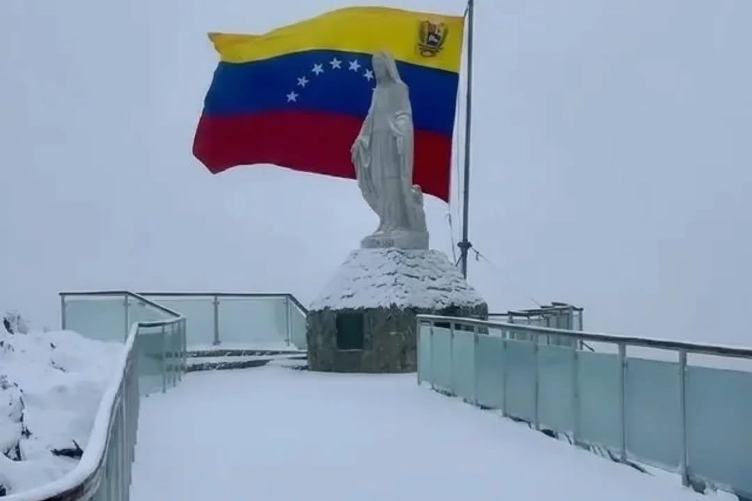 Mérida se viste de gala: La Sierra Nevada deslumbra con un manto blanco