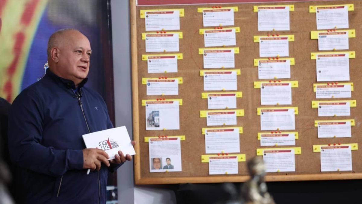 Diosdado Cabello anuncia destitución de 22 mil funcionarios policiales