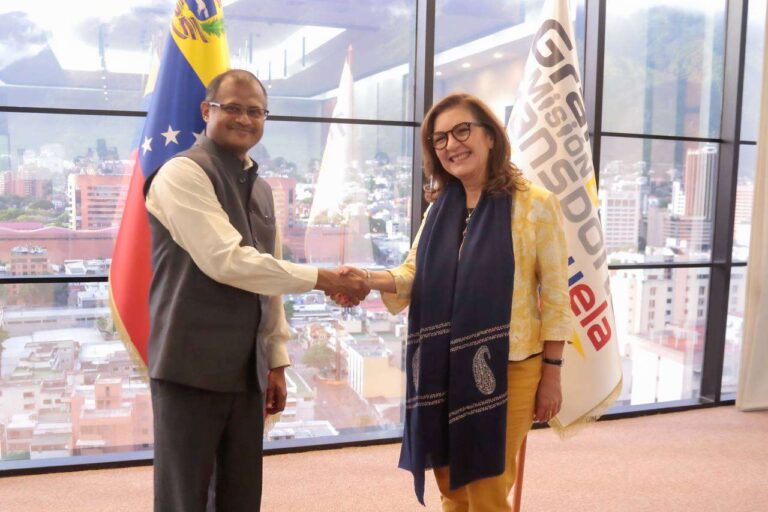 Venezuela e India consolidan alianza para impulsar el sector transporte