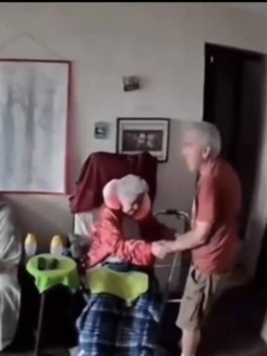 El desgarrador gesto de amor de un abuelo durante los terremotos de este #24Jun