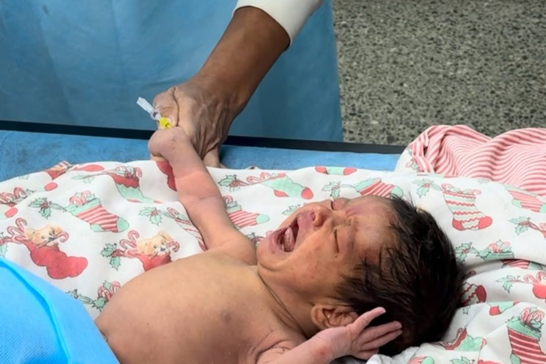 Bebé de 18 días sobrevive a derrumbe tras terremotos en Venezuela; continúa la búsqueda desesperada de su mamá