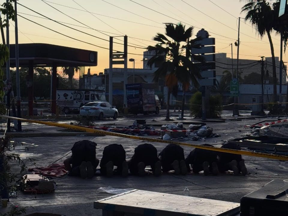 Un canto a la esperanza: La oración diaria de la delegación de rescate jordana en medio de los rescates