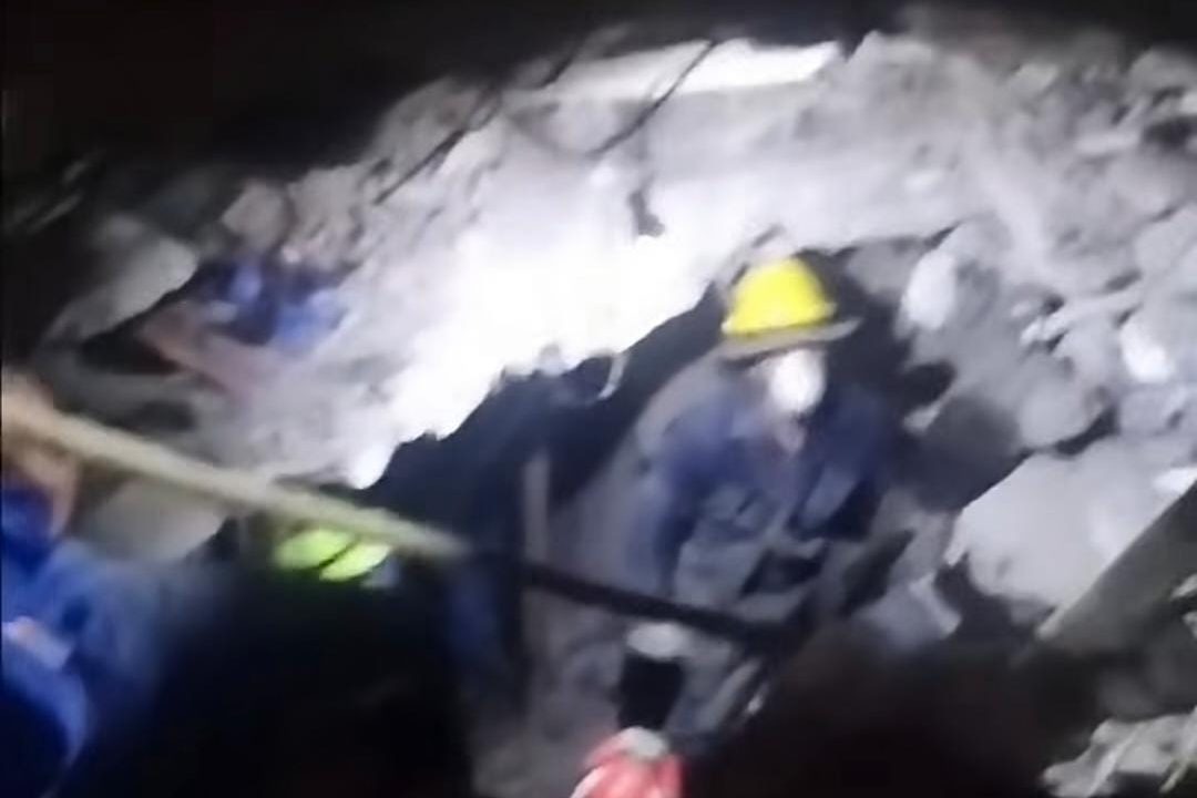 Operativo OPP26: Reportan posibles sobrevivientes, familiares y rescatistas avanzan entre la esperanza de vida y la incertidumbre