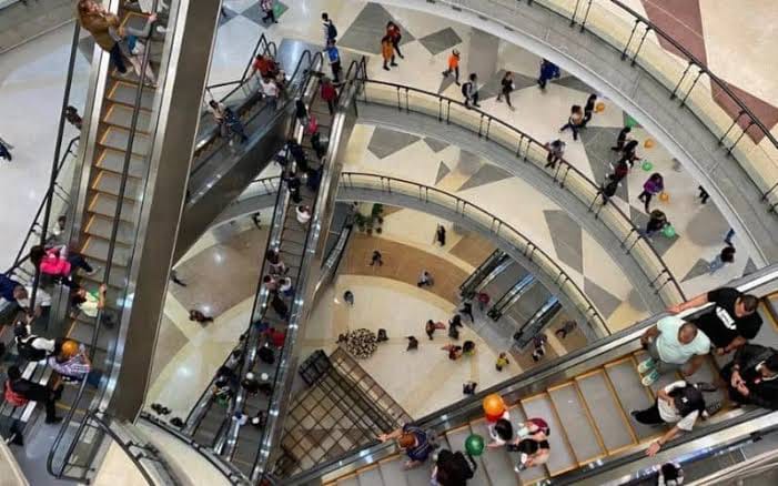 Centros comerciales mantendrán plan de ahorro energético hasta octubre