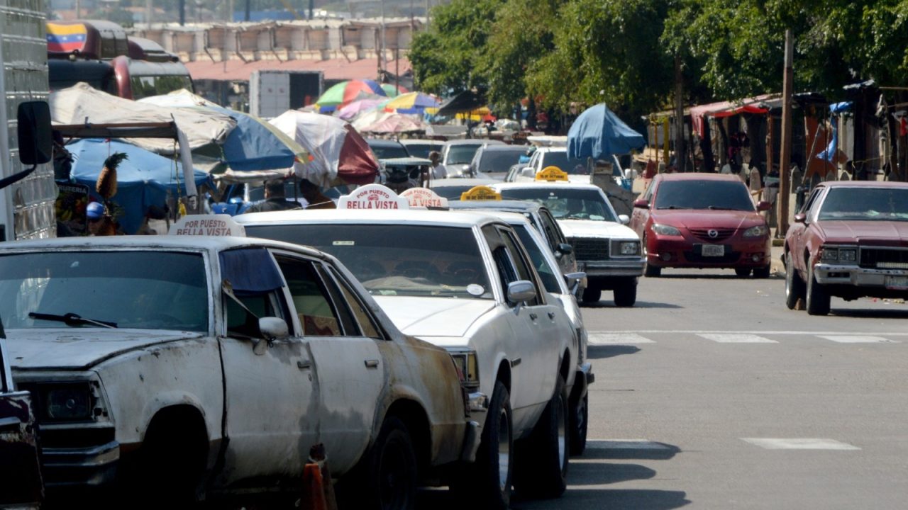 Proponen bono de transporte de 30 dólares para trabajadores del sector público