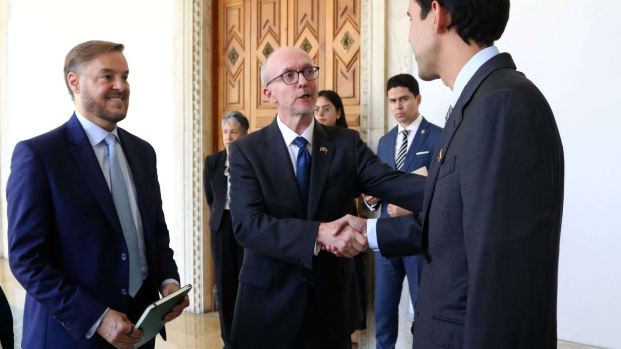 Reino Unido fortalece relaciones diplomáticas con Venezuela